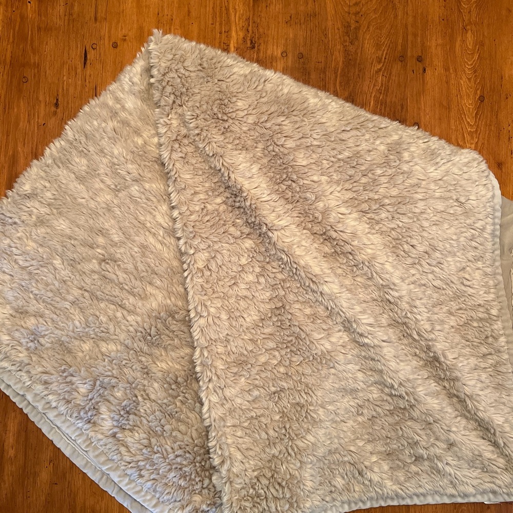 Pottery Barn Faux Fur Throw - 50x60 - Picture 3 of 10